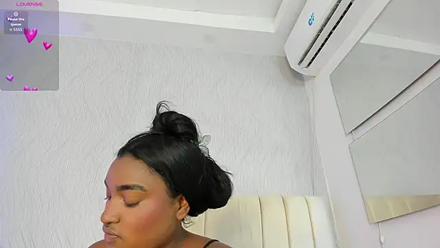 Snapshot of kayna_gomez chatting on 09.28.25 kayna gomez online show from 09.28.25