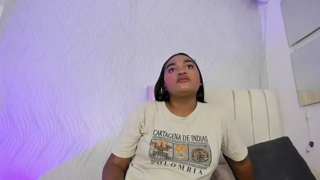 Snapshot of kayna_gomez chatting on 11.11.25 kayna gomez online show from 11.11.25