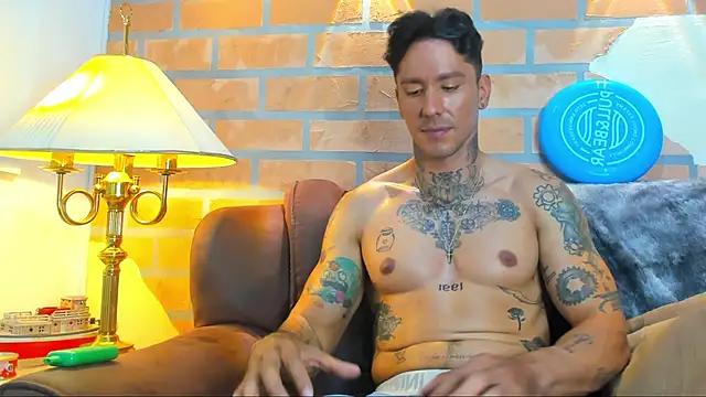 Snapshot of Dylanstonne chatting on 02.24.25 Dylanstonne online show from 02.24.25