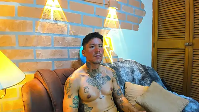 Snapshot of Dylanstonne chatting on 03.11.25 Dylanstonne online show from 03.11.25