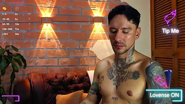 Snapshot of Dylanstonne chatting on 10.30.25 Dylanstonne online show from 10.30.25