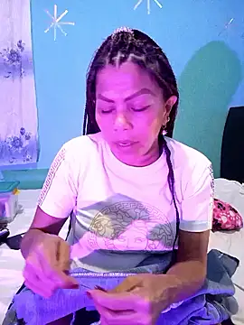 Snapshot of dulcesilvana10 chatting on 12.17.24 dulcesilvana10 online show from 12.17.24