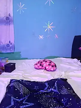 Snapshot of dulcesilvana10 chatting on 12.18.24 dulcesilvana10 online show from 12.18.24