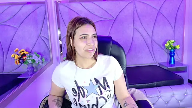 Snapshot of Tammy_Blackk chatting on 10.15.25 Tammy Blackk online show from 10.15.25