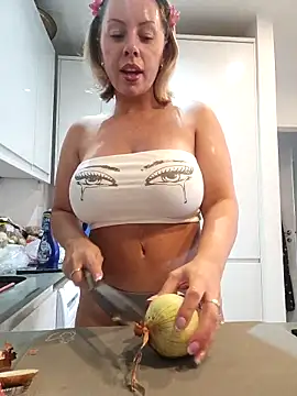 Sparkle2206 online show from 04.22.26