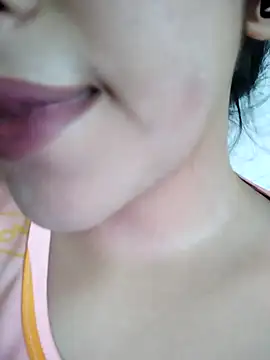 Snapshot of Anki-doll chatting on 09.28.25 Anki-doll online show from 09.28.25