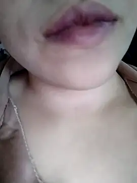 Snapshot of Anki-doll chatting on 10.03.25 Anki-doll online show from 10.03.25