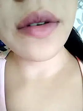 Snapshot of Anki-doll chatting on 10.04.25 Anki-doll online show from 10.04.25