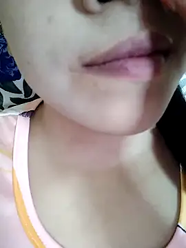 Snapshot of Anki-doll chatting on 10.10.25 Anki-doll online show from 10.10.25