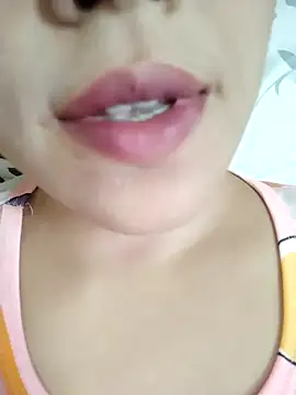 Snapshot of Anki-doll chatting on 10.12.25 Anki-doll online show from 10.12.25