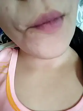 Snapshot of Anki-doll chatting on 10.14.25 Anki-doll online show from 10.14.25