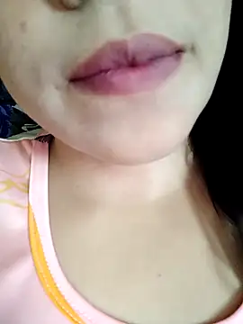 Snapshot of Anki-doll chatting on 10.16.25 Anki-doll online show from 10.16.25