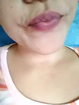 Snapshot of Anki-doll chatting on 10.19.25 Anki-doll online show from 10.19.25