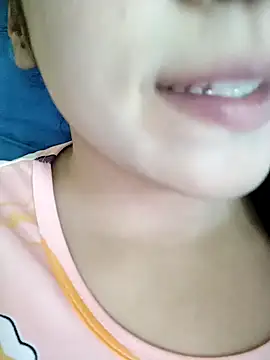 Snapshot of Anki-doll chatting on 10.20.25 Anki-doll online show from 10.20.25