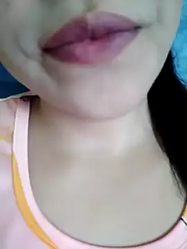 Snapshot of Anki-doll chatting on 10.22.25 Anki-doll online show from 10.22.25