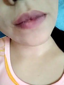 Snapshot of Anki-doll chatting on 10.24.25 Anki-doll online show from 10.24.25