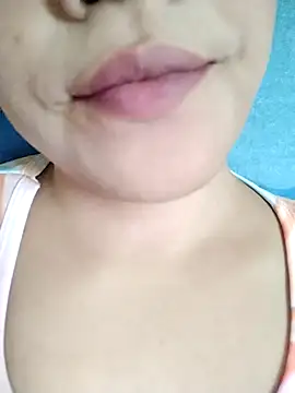 Snapshot of Anki-doll chatting on 11.08.25 Anki-doll online show from 11.08.25