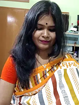 Snapshot of yoursweety09 chatting on 10.18.25 yoursweety09 online show from 10.18.25