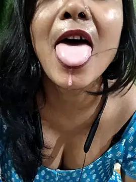 Snapshot of yoursweety09 chatting on 10.25.25 yoursweety09 online show from 10.25.25