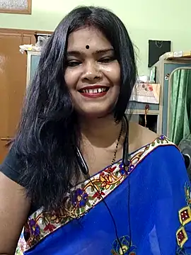 Snapshot of yoursweety09 chatting on 10.28.25 yoursweety09 online show from 10.28.25