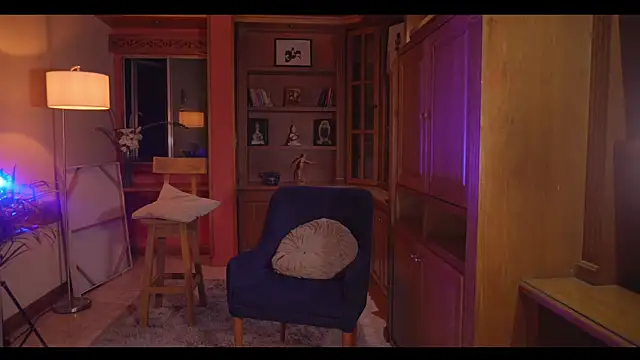 Snapshot of _srerotic chatting on 10.31.25 srerotic online show from 10.31.25