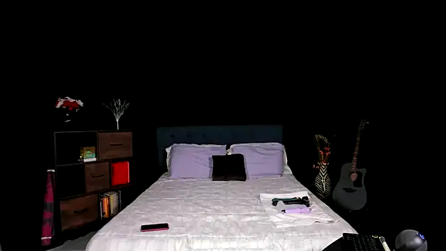 NinaRiveraXO online show from 09.24.25