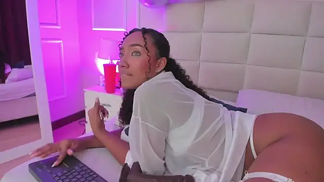 Amber  Sanchez online show from 01.18.25
