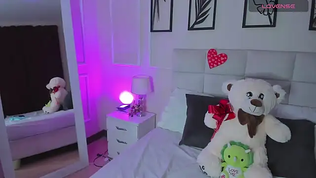 Amber  Sanchez online show from 02.15.25