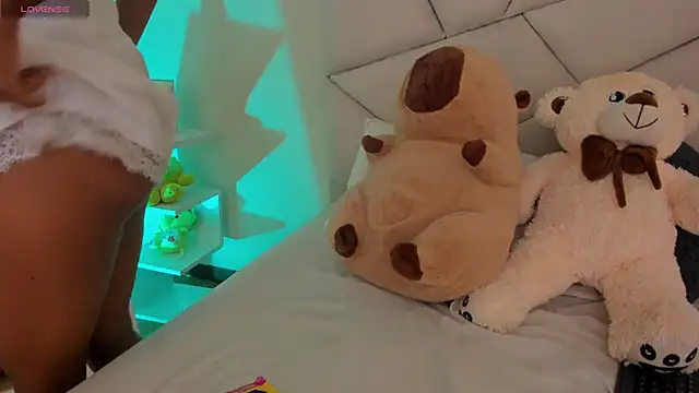 Amber  Sanchez online show from 03.17.25