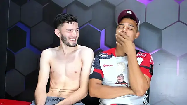 Snapshot of threesome_sexy_hot chatting on 12.24.24 threesome sexy hot online show from 12.24.24