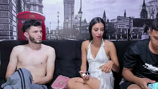 Snapshot of threesome_sexy_hot chatting on 12.29.24 threesome sexy hot online show from 12.29.24