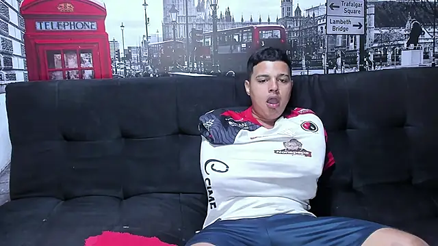 Snapshot of threesome_sexy_hot chatting on 01.03.25 threesome sexy hot online show from 01.03.25