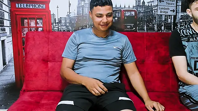 Snapshot of threesome_sexy_hot chatting on 02.14.25 threesome sexy hot online show from 02.14.25