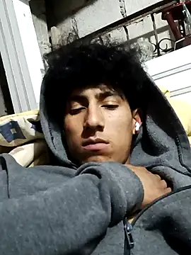 Snapshot of alexander32r chatting on 10.25.25 alexander32r online show from 10.25.25