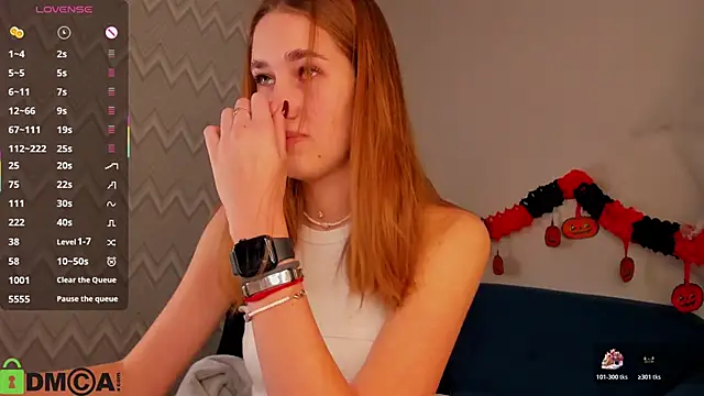 Snapshot of Jennifer_Wadee chatting on 10.30.25 Jennifer Wadee online show from 10.30.25