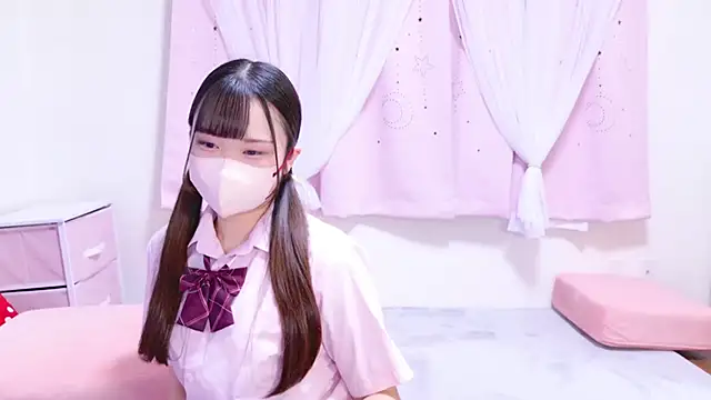 Snapshot of MAIKA_pyon chatting on 12.04.24 MAIKA pyon online show from 12.04.24