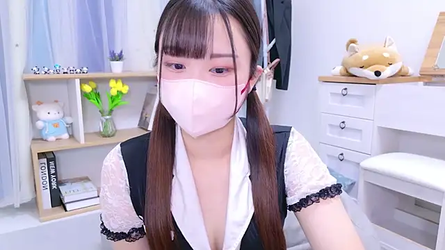 Snapshot of MAIKA_pyon chatting on 12.08.24 MAIKA pyon online show from 12.08.24