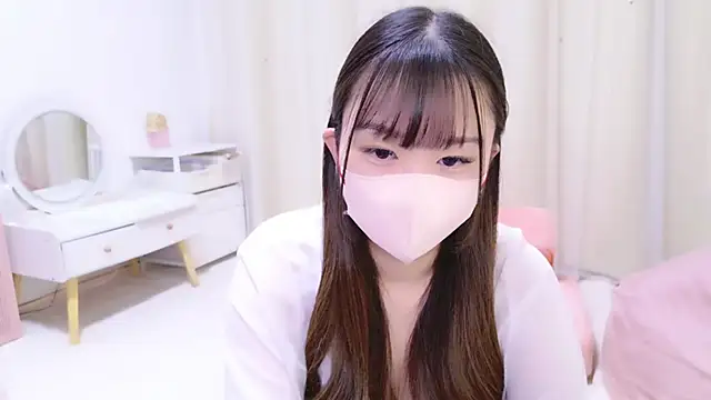 Snapshot of MAIKA_pyon chatting on 01.31.25 MAIKA pyon online show from 01.31.25