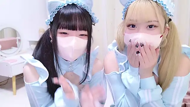 Snapshot of MAIKA_pyon chatting on 03.22.25 MAIKA pyon online show from 03.22.25