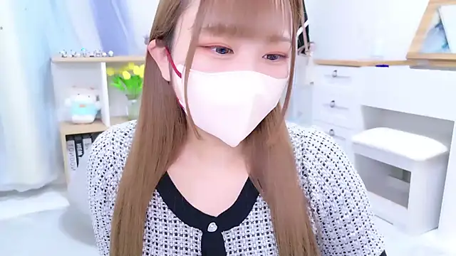 Snapshot of MAIKA_pyon chatting on 09.25.25 MAIKA pyon online show from 09.25.25