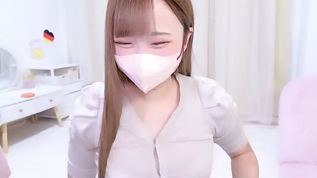 Snapshot of MAIKA_pyon chatting on 09.29.25 MAIKA pyon online show from 09.29.25