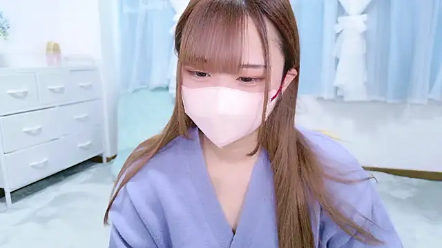 Snapshot of MAIKA_pyon chatting on 10.03.25 MAIKA pyon online show from 10.03.25