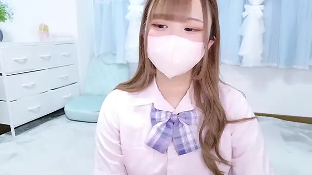 Snapshot of MAIKA_pyon chatting on 10.05.25 MAIKA pyon online show from 10.05.25