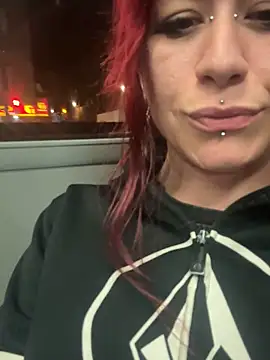 Snapshot of complicata_mente chatting on 10.06.25 complicata mente online show from 10.06.25