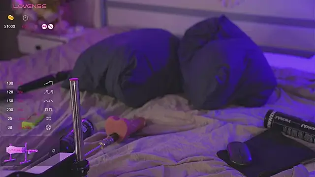 Snapshot of Devilsss_toy chatting on 02.17.25 Devilsss toy online show from 02.17.25