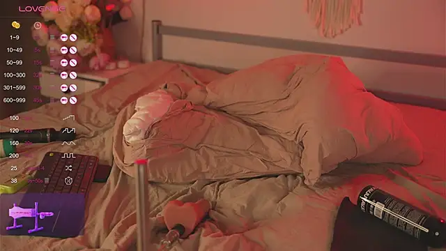 Snapshot of Devilsss_toy chatting on 02.18.25 Devilsss toy online show from 02.18.25