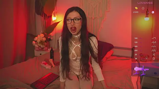 Snapshot of Devilsss_toy chatting on 03.03.25 Devilsss toy online show from 03.03.25