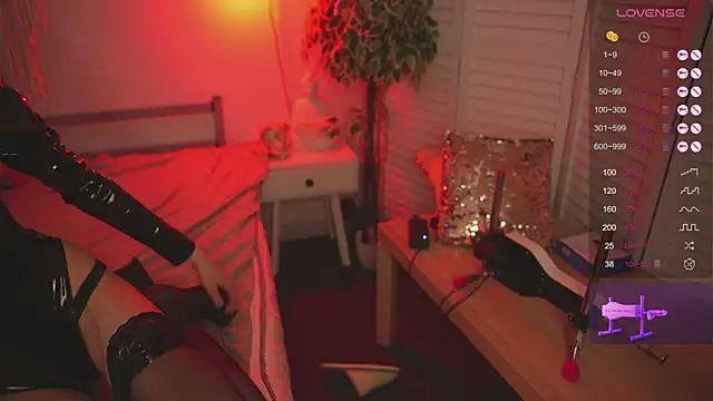 Snapshot of Devilsss_toy chatting on 03.09.25 Devilsss toy online show from 03.09.25