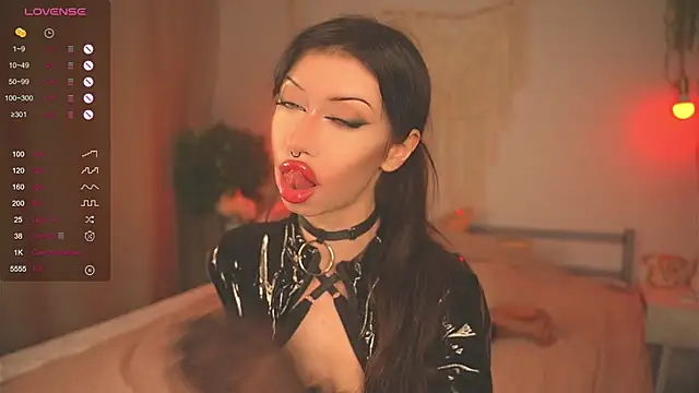 Snapshot of Devilsss_toy chatting on 09.21.25 Devilsss toy online show from 09.21.25