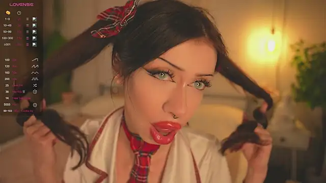 Snapshot of Devilsss_toy chatting on 10.05.25 Devilsss toy online show from 10.05.25